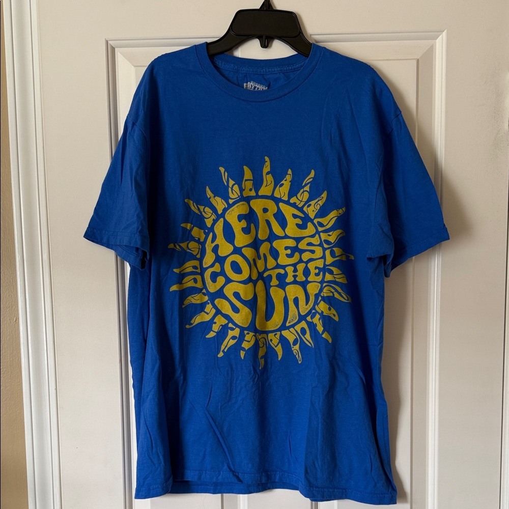 Men’s Here Comes the Sun Tee